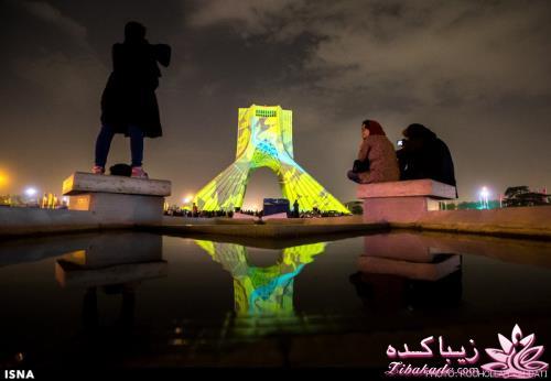 نورپردازی برج آزادی توسط هنرمند آلمانی